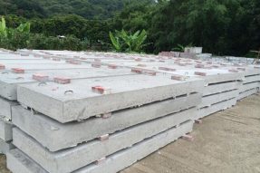鋼筋混凝土蓋板模具澆筑水泥蓋板時應(yīng)使用哪種級別的鋼筋？