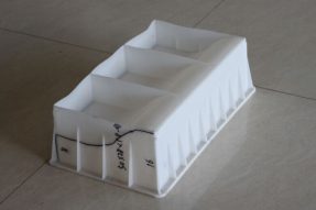使用混凝土路側(cè)石塑料模具澆筑路側(cè)石過程中能否確定水泥混凝土配比？